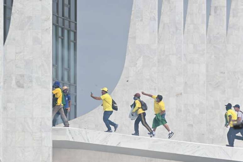 Apoiadores radicais de Jair Bolsonaro durante a invasão em Brasília