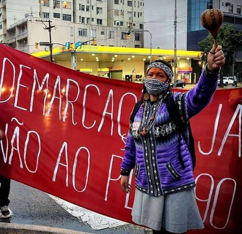 "Não posto os momentos de ser a Alice Guarani, viver junto dos meus e me fortalecer para seguir lutando", diz cacica