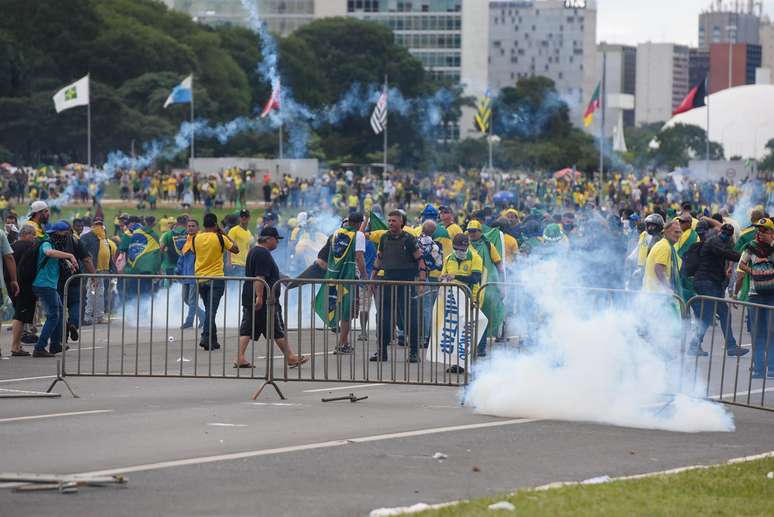 Bolsonaristas geram caos em Brasília em uma tentativa de golpe com a invasão do STF, Congresso Nacional e Palácio do Planalto. 08/01/2023