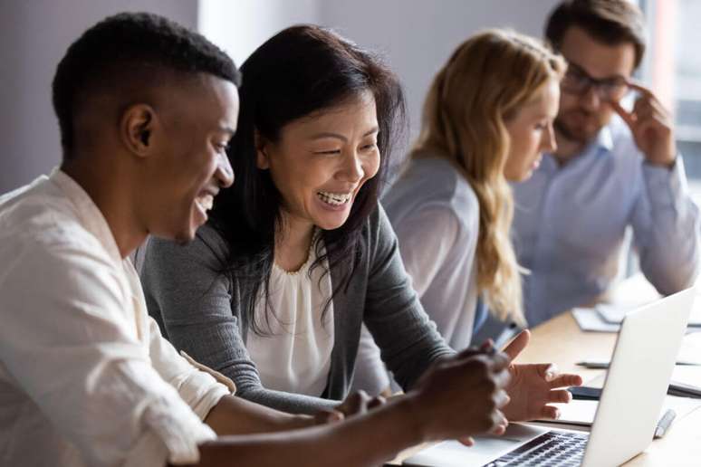 Oferecer recursos para saúde dos colaboradores promove bem-estar e satisfação no trabalho 