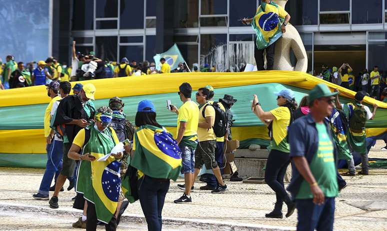 Advogada conta como ficaram as mulheres detidas em Brasília