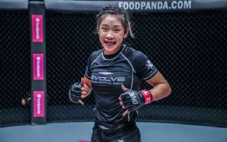 Victoria Lee, promessa do MMA, falece aos 18 anos.