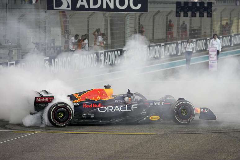 Nas pistas, Verstappen sobrou completamente em 2022 e garantiu o bi da F&oacute;rmula 1 sem sustos 