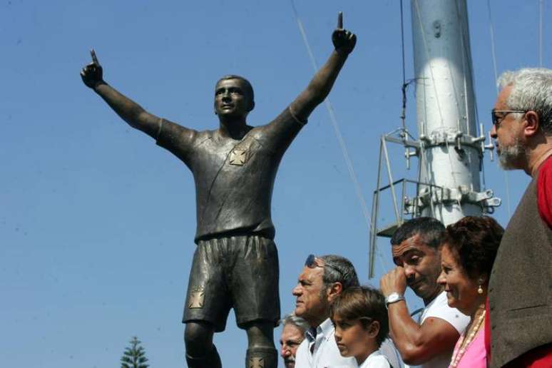 Est&aacute;tua em homenagem foi inaugura em 2007 no Est&aacute;dio de S&atilde;o Janu&aacute;rio.