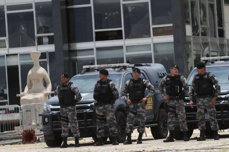 Policiais da Força Nacional reforçaram a segurança na frente do prédio do STF