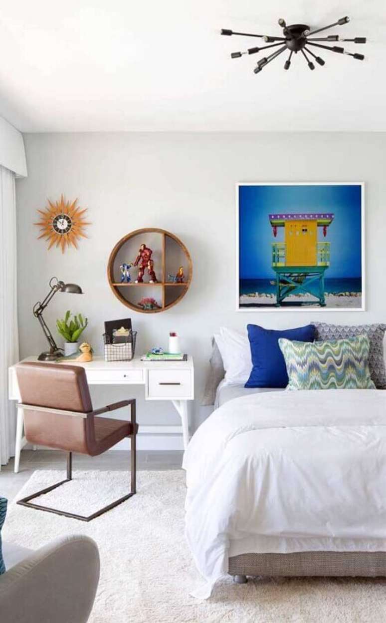 12. Cadeira de couro para decora&ccedil;&atilde;o de cantinho de estudo simples no quarto &ndash; Foto: Houzz