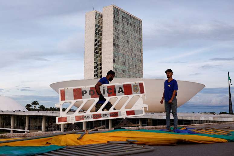 Trabalho de recupera&ccedil;&atilde;o do Congress Nacional ap&oacute;s ataques de bolsonaristas 