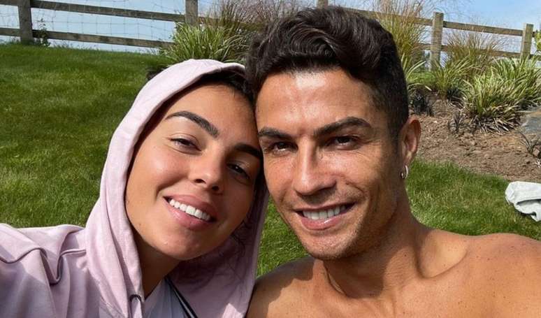 Relacionamento de Cristiano Ronaldo e Georgina Rodríguez causa polêmica na Arábia Saudita.