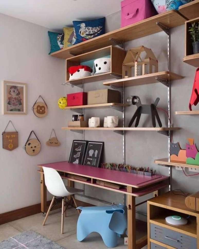 8. Decora&ccedil;&atilde;o colorida para cantinho de estudo simples infantil &ndash; Foto: Na Toca Design