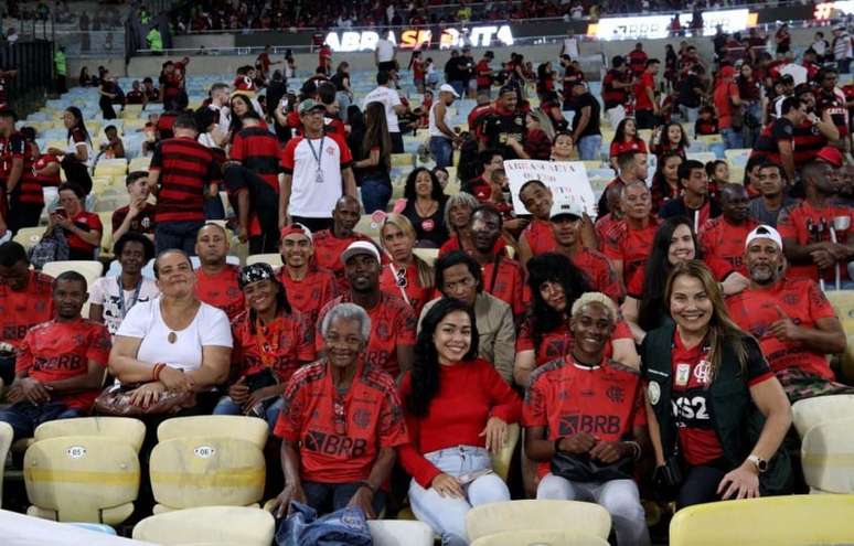 Grupo de acolhidos em abrigos da Prefeitura assistirá Flamengo x Audax (Foto: Divulgação Ascom SMAS Rio)