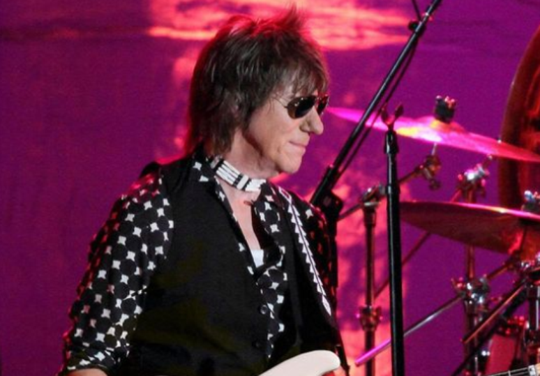 O guitarrista Jeff Beck morreu aos 78 anos, na terça-feira, 10