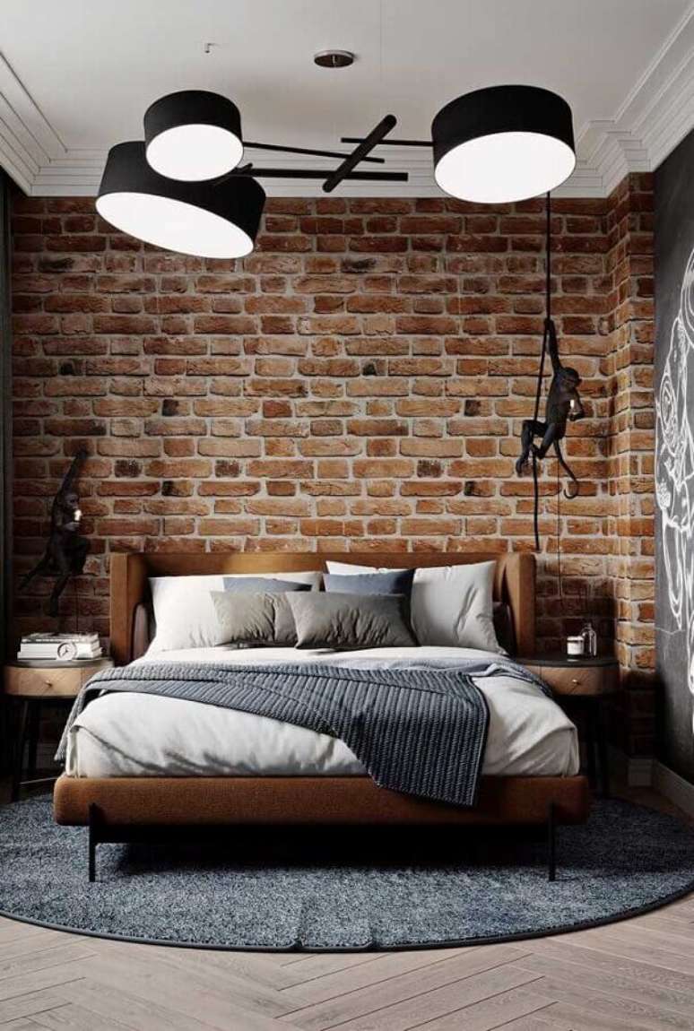 5. Decora&ccedil;&atilde;o industrial com papel de parede para quarto masculino com estampa tijolinho &ndash; Foto: Houzz