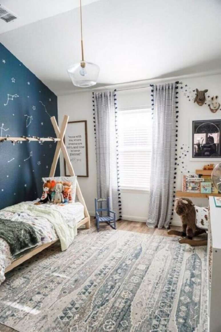 47. Papel de parede para quarto infantil masculino simples decorado em cores claras &ndash; Foto: Etsy