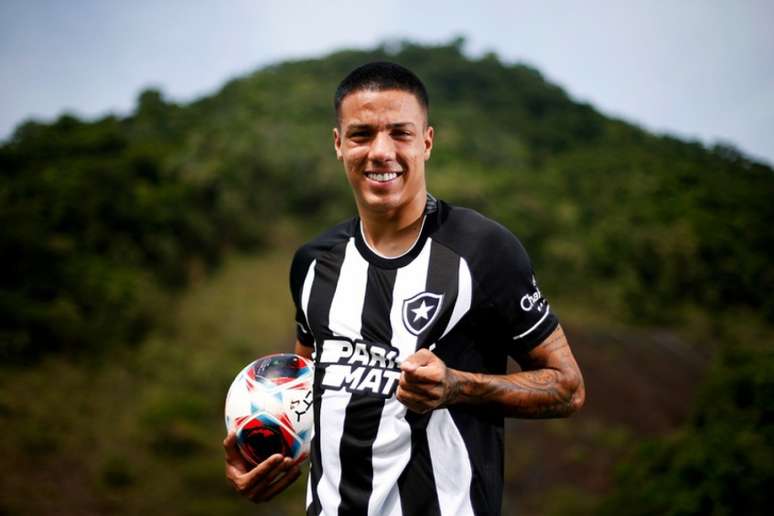 Carlos Alberto é o novo reforço do Botafogo para a temporada 2023 (Divulgação/Botafogo)