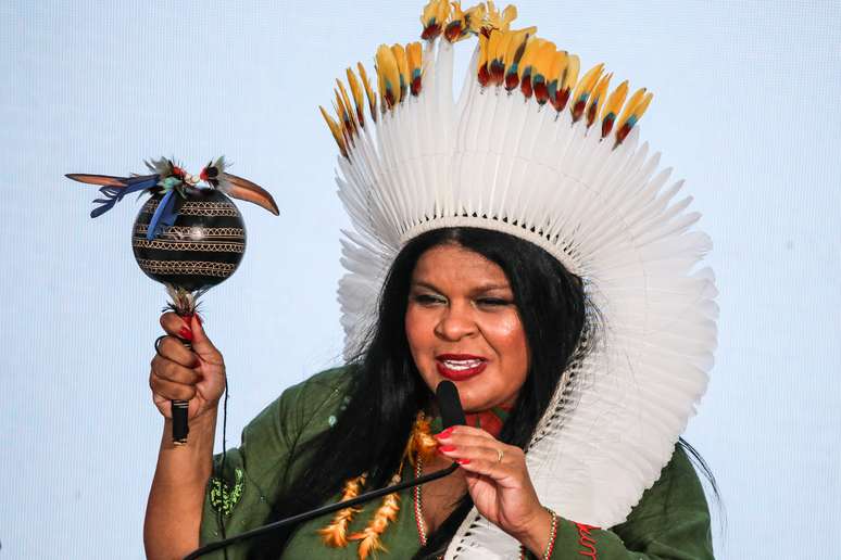 Sonia Guajajara tomou posse como ministra dos Povos Ind&iacute;genas nesta quarta-feira, 11