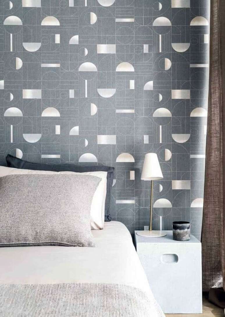 63. Tons de cinza para decora&ccedil;&atilde;o com papel de parede para quarto masculino moderno &ndash; Foto: Archilovers