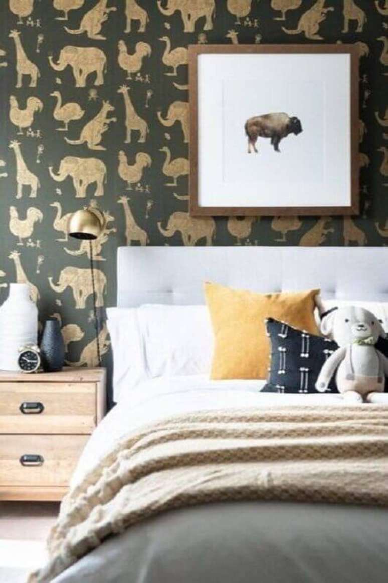 23. Decora&ccedil;&atilde;o com papel de parede para quarto masculino com estampa divertida &ndash; Foto: Leclair Decor