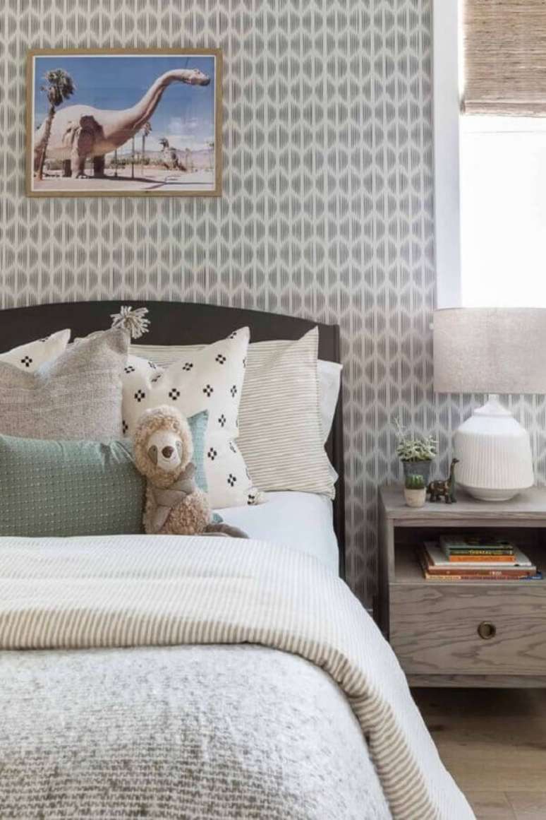 14. Cores neutras para decora&ccedil;&atilde;o com papel de parede para quarto masculino &ndash; Foto: Mindy Gayer Design Co.