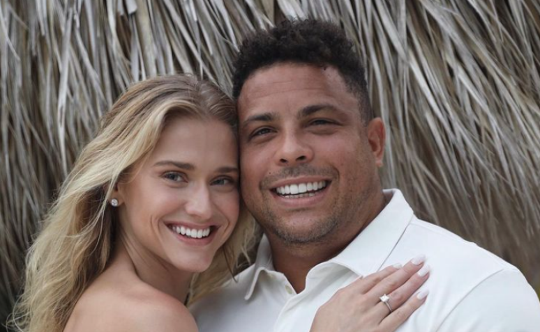 Após oito anos de namoro, Celina Locks e Ronaldo Fenômeno estão noivos 