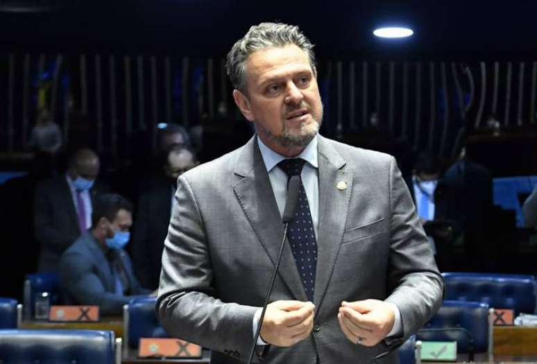 O ministro da Agricultura do governo Lula, Carlos Fávaro, durante sessão do Congresso.