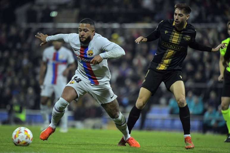 Barça não deseja liberar Depay ao Atleti (Foto: JOSE JORDAN / AFP)