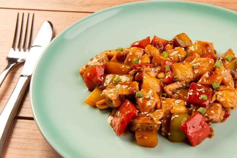 2. Como fazer frango xadrez com legumes &ndash; Foto: CyberCook