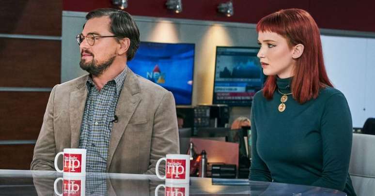 O cientistas Randall Mindy (Leonardo DiCaprio) e Kate Dibiasky (Jennifer Lawrence) v&atilde;o &agrave; TV para tentar sensibilizar a opini&atilde;o p&uacute;blica sobre o perigo que a humanidade est&aacute; correndo, mas encontram &acirc;ncoras com a &acirc;nsia de tornar todo e qualquer tema mais leve
