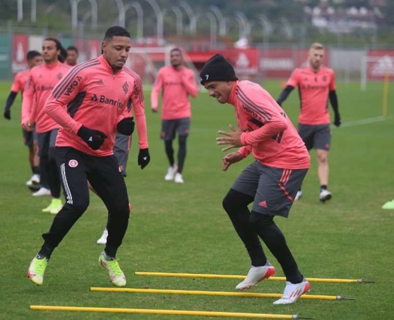 Elenco do Colorado em treino no CT Parque Gigante (Ricardo Duarte/Internacional)