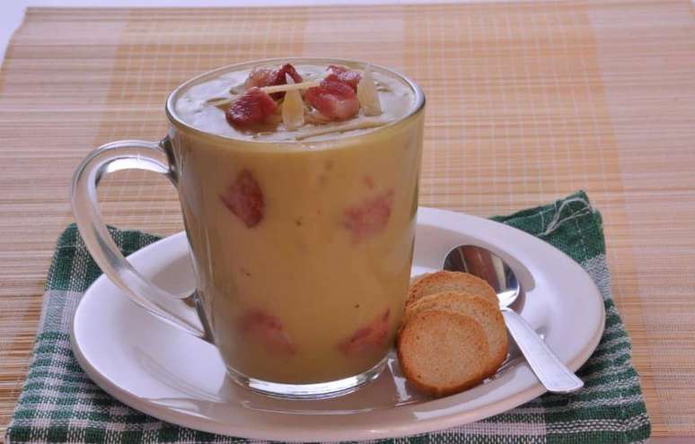 Sopa de ervilha tradicional – Foto: Guia da Cozinha
