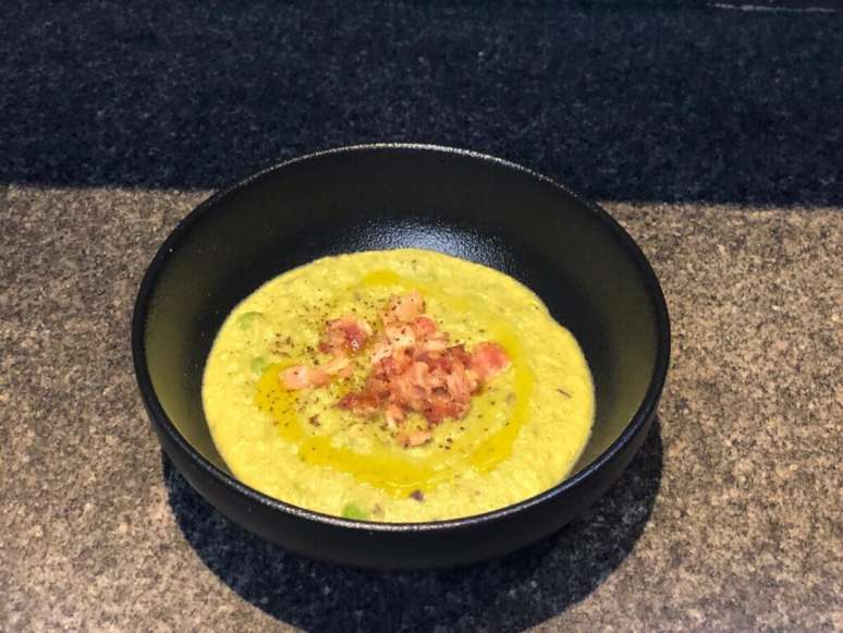 Sopa de ervilha com pancetta – Foto: Guia da Cozinha