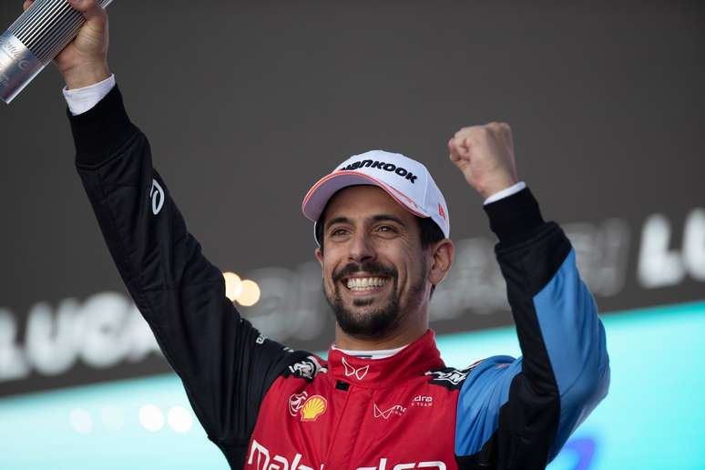 Di Grassi segurou a pressão dos rivais para dar um pódio à Mahindra logo em sua estreia 