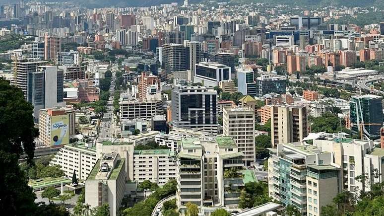 O bairro de Las Mercedes, cada vez mais tomado de prédios, em Caracas