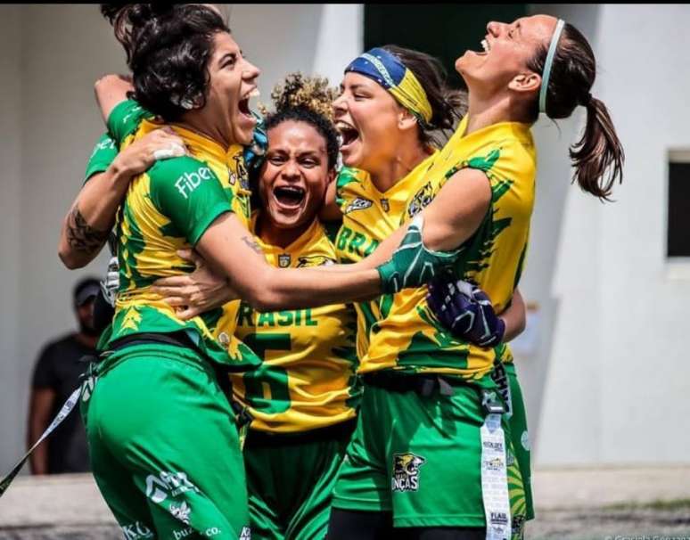Pioneira do futebol americano feminino no Brasil, carioca disputa a liga  dos EUA