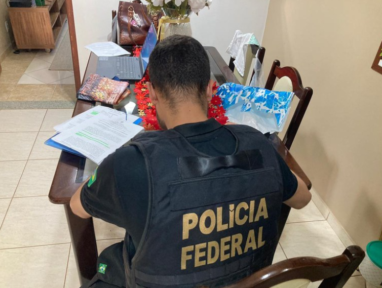 A PF prendeu um bombeiro na manhã desta segunda-feira, 16, durante a Operação Ulysses