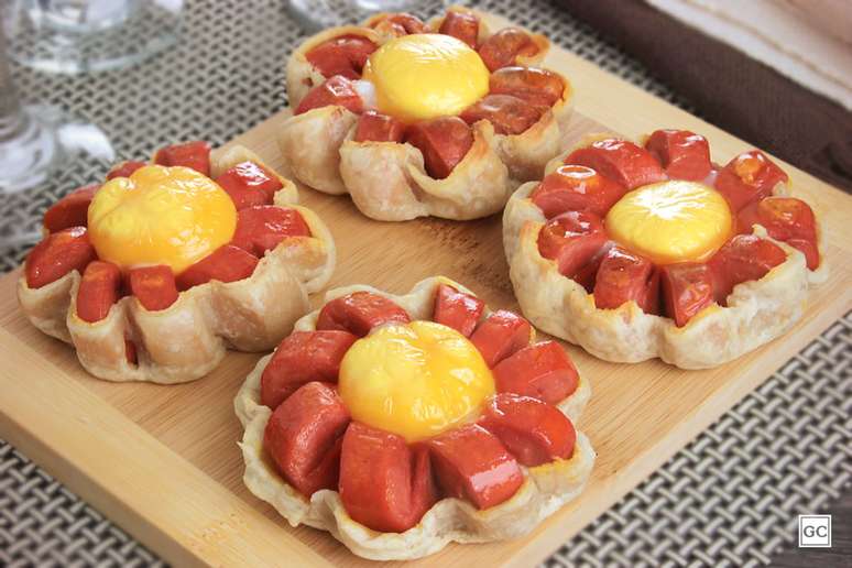 Tortinha de salsicha com ovo – Foto: Guia da Cozinha