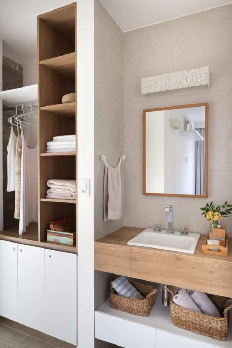 44. Closet organizado com cesto de palha &ndash; Foto Casa de Valentina