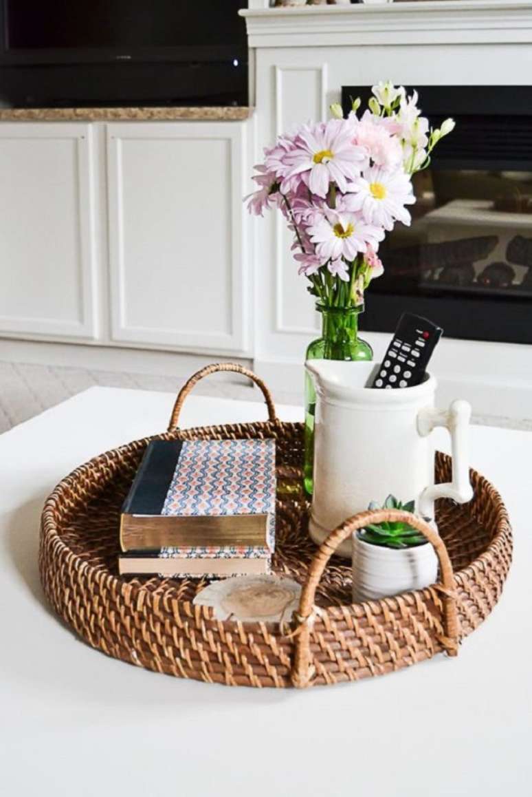 46. Mesa de centro com cesta de palha organizadora &ndash; Foto My Creative Days