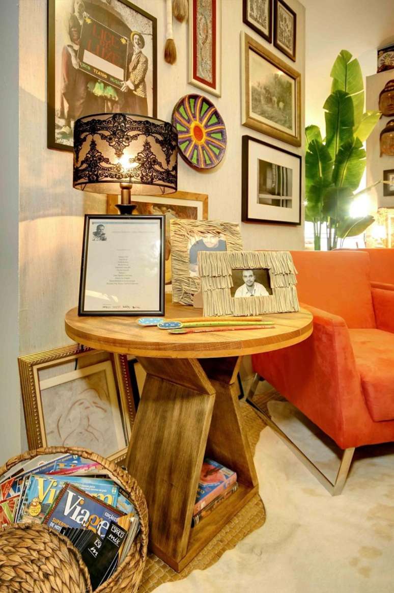 51. Sala com cesto de palha redondo &ndash; Foto Vinicius de Mello