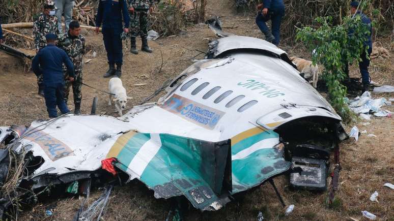 As autoridades nepalesas ainda não informaram quais poderiam ser as causas da queda do avião