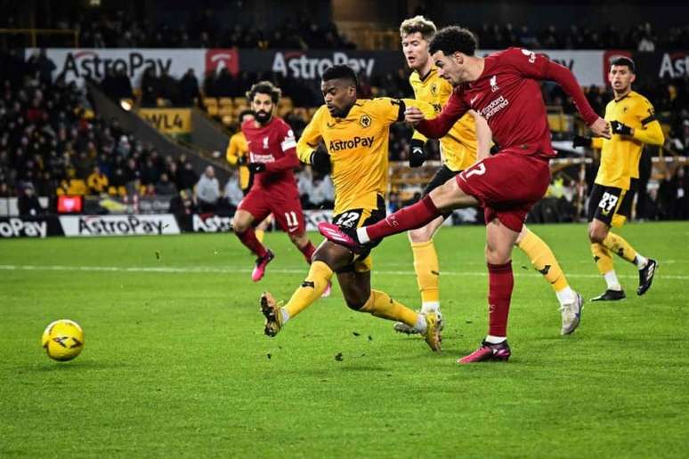 Liverpool vence e avança na FA Cup (Foto: OLI SCARFF / AFP)