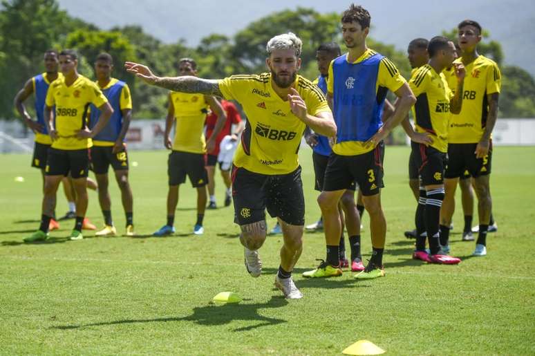 Flamengo avalia usar elenco principal no Carioca a partir de jogo contra o  Madureira