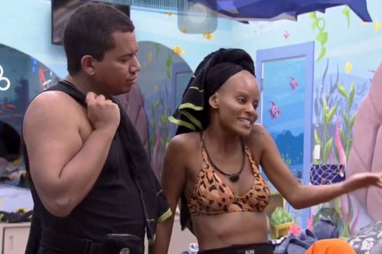 Aline e Bruno no quarto 'fundo do mar'