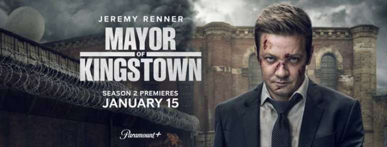 Imagem com fotografia de Jeremy Renner com feridas no rosto, publicada na página oficial da série 'Mayor of Kingstown' no Facebook