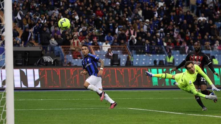 Argentino marca golaço em vitória da Inter (Foto: GIUSEPPE CACACE / AFP)