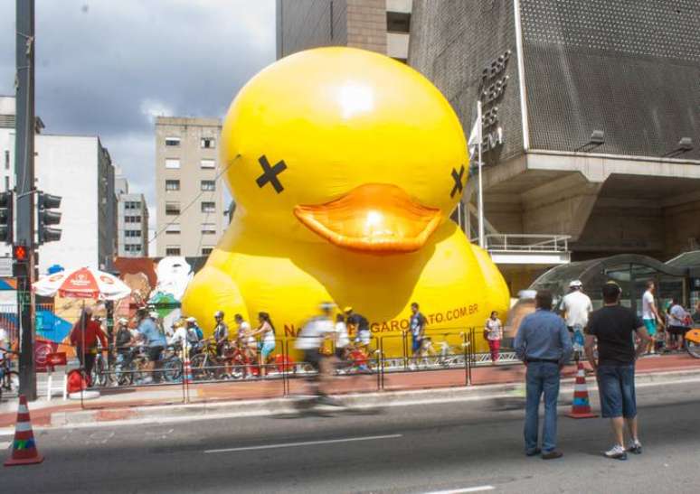 Campanha "Não Vou Pagar o Pato" contava com animal inflável posicionado em frente à sede da entidade, na Avenida Paulista, em São Paulo