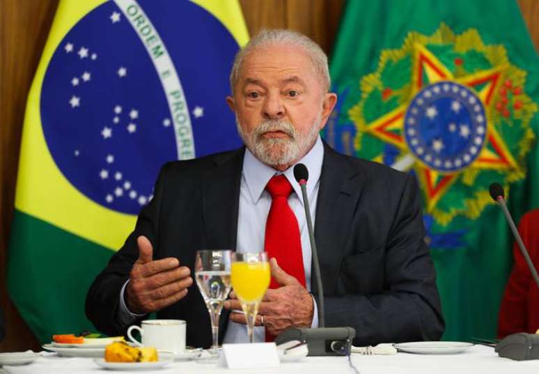 Lula defendeu a manutenção da previsão de despesas contidas na peça orçamentária enviada pelo governo ao Congresso.