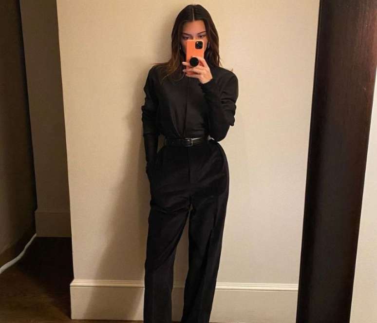 A alfaiataria &eacute; &oacute;tima para deixar um outfit minimalista mais s&eacute;rio &ndash;