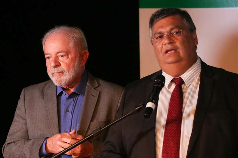 Lula com seu ministro da Justiça, Flávio Dino 