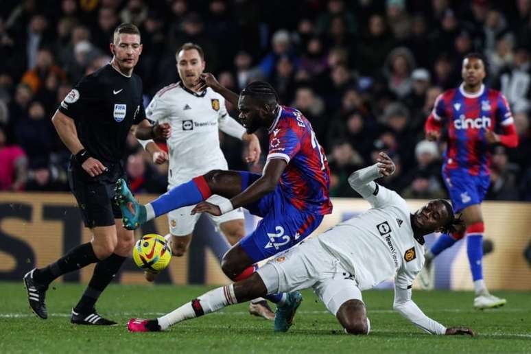 Crystal Palace empata no fim, e encerra sequência de vitórias do Manchester  United no Inglês