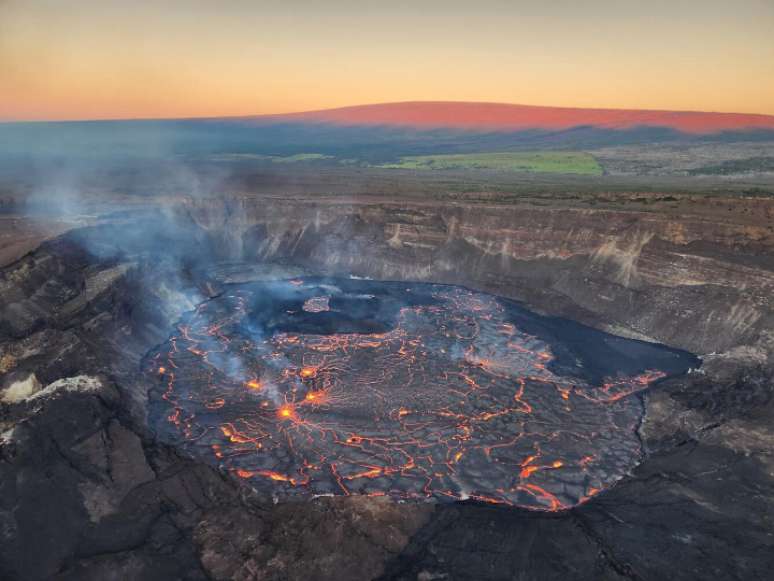 Captura foi feita em 6 de janeiro e mostra erupção intensa do vulção